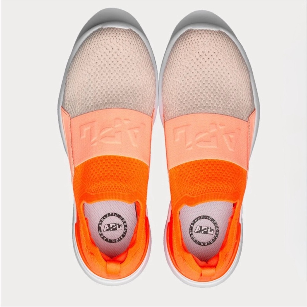 APL TechLoom
Bliss Molten / Neon Peach / Sand
Castle Running Shoes WOMEN size 8